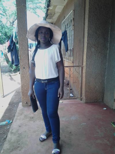Jeanne 35 ans Abong-mbang Cameroun