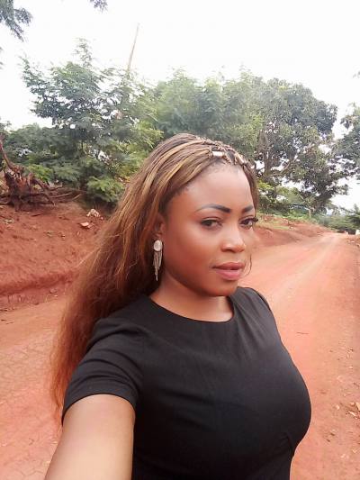 Rachelle 34 ans Yaounde 5eme Cameroun