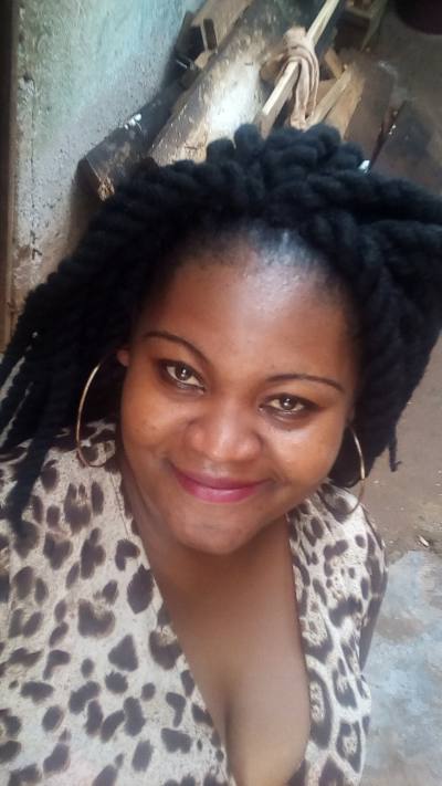 Yasmine 36 ans Douala Cameroun