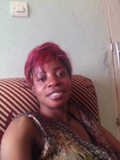 Laura 32 years Mbalmayo Cameroon