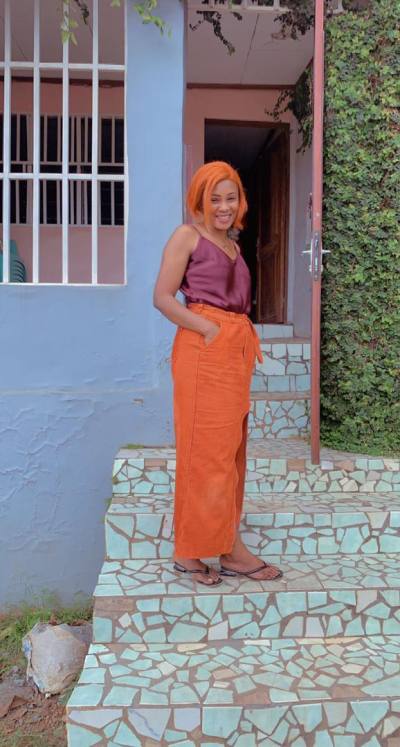 Sandrine 35 Jahre Yaoundé  Kamerun