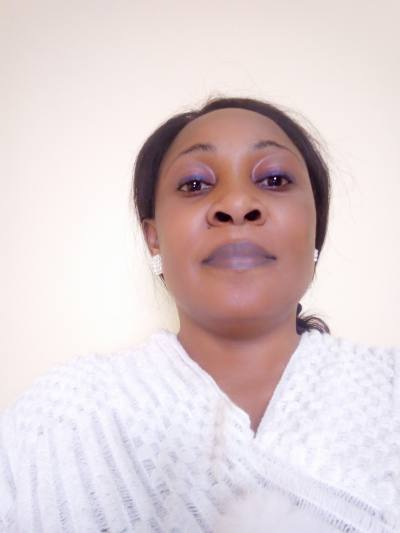 Edith 42 Jahre Yaoundé Kamerun