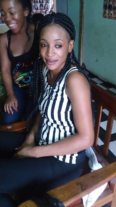Odile 33 ans Yaoundé Cameroun
