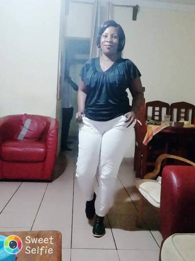 Marie 52 Jahre Yaoundé  Kamerun