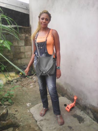 Claire 37 Jahre Douala Kamerun
