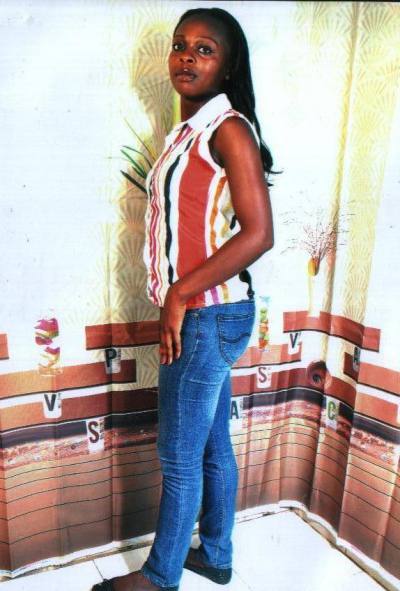 Flore 42 Jahre Douala Kamerun