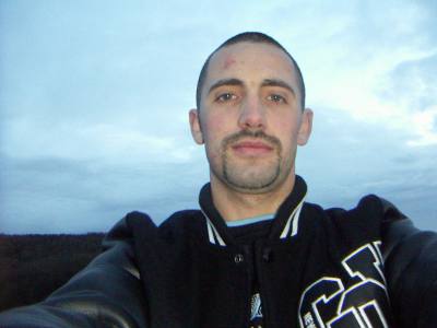 Cedric 39 ans Chateauroux France
