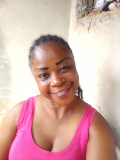Laura 34 Jahre Yaounde Kamerun