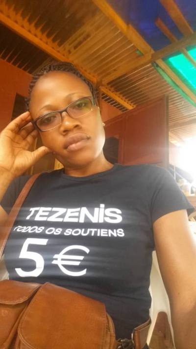 Carine 36 ans Yaoundé Cameroun