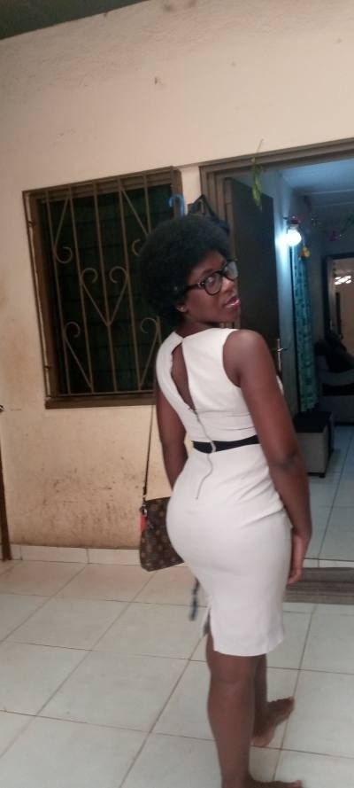 Marie laure 28 Jahre Abidjan Elfenbeinküste