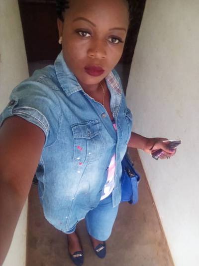 Dorine 26 ans Yaoundé Cameroun