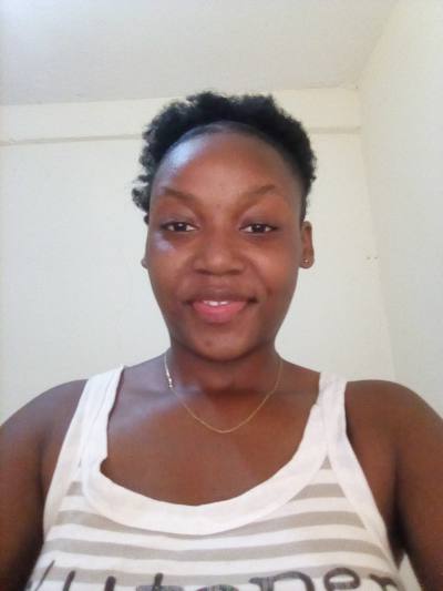 Loveline 24 ans Douala Cameroun