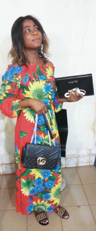 Henriette 36 ans Yaoundé Cameroun