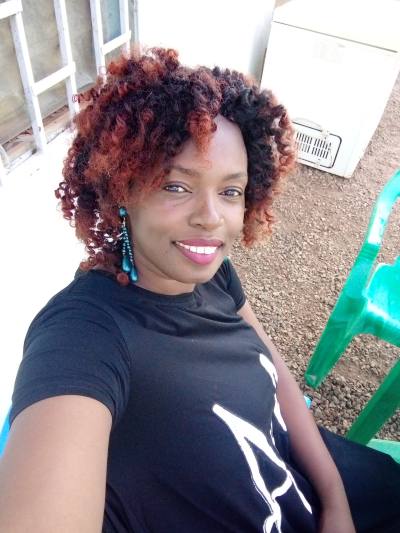 Emeline 34 ans Yaoundé Cameroun