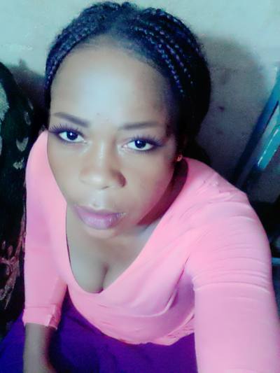 Clara 42 ans Yaoundé Cameroun