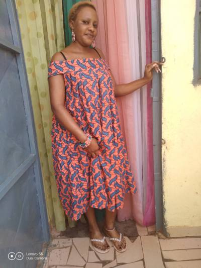 Linda 31 Jahre Centre Kamerun