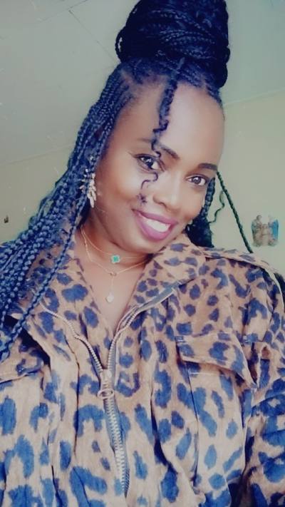 Emeline 34 ans Yaoundé Cameroun