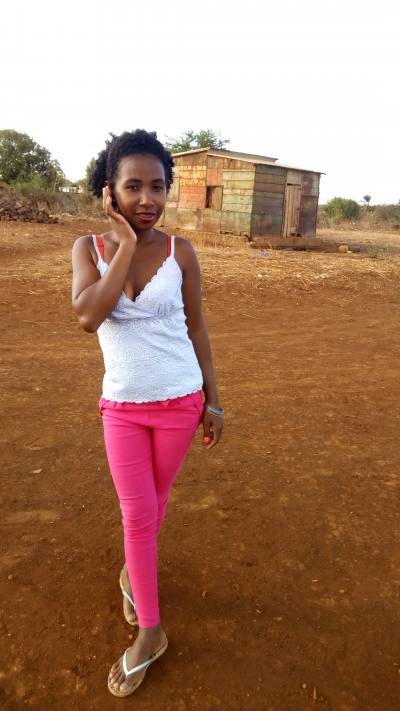 Suzanne 38 Jahre Antsiranana Madagaskar