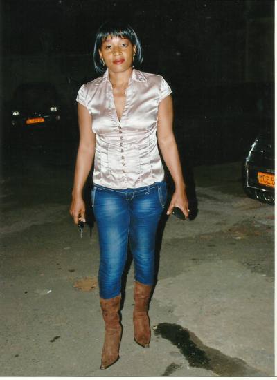 Jeanne 48 Jahre Yaoundé Kamerun