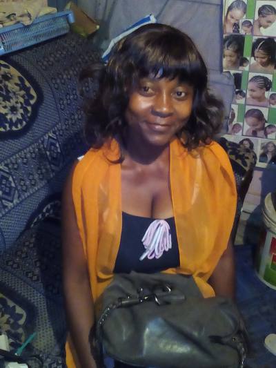 Emma 45 ans Yaoundé Cameroun