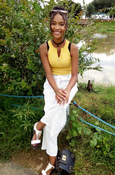 Elodie 28 ans Andraisoro Madagascar