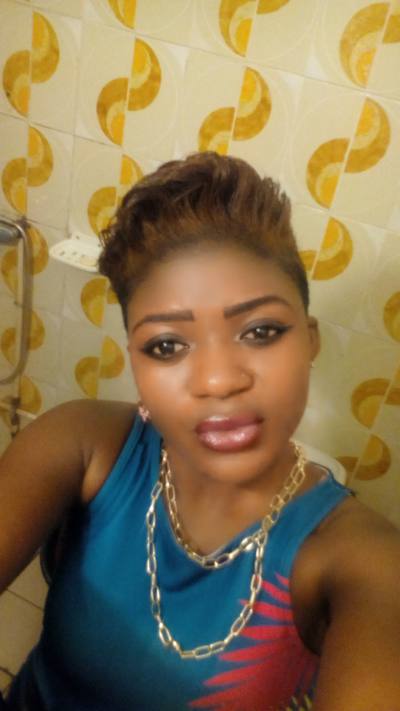 Estelle 35 ans Douala Cameroun