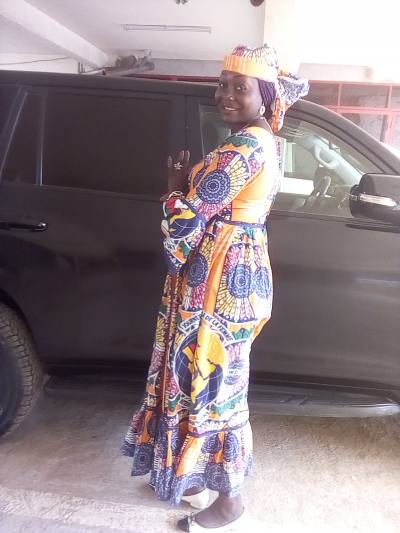 Bernadette  36 Jahre Yaounde Kamerun