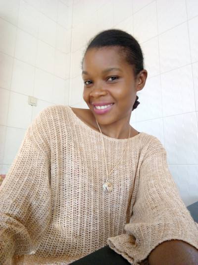 Elisabeth 31 Jahre Yaoundé  Kamerun