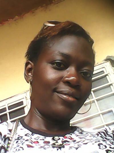 Suzy 38 ans Douala Cameroun
