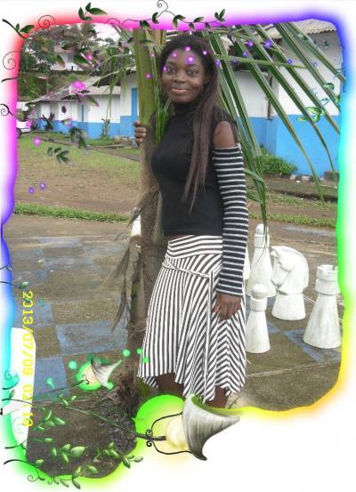 Seraphine 35 Jahre Yaounde Kamerun