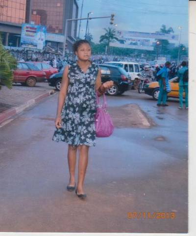 Nadege 35 Jahre Yaoundé Kamerun