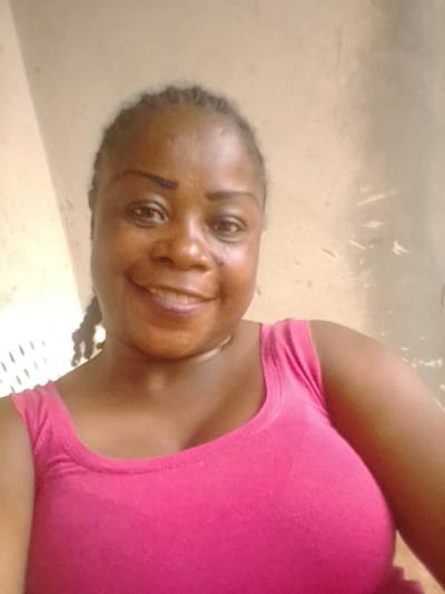 Laura 34 ans Yaounde Cameroun