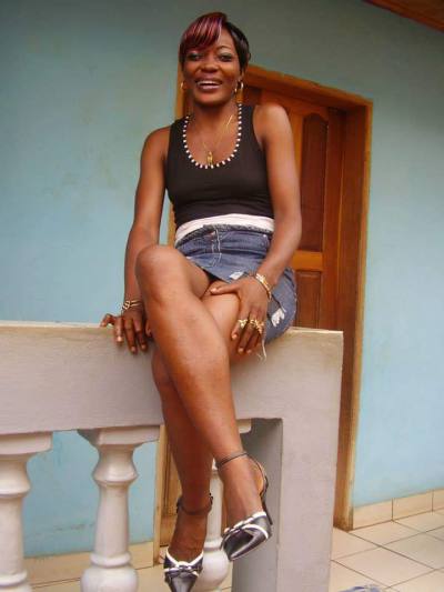 Nathalie 43 Jahre Centre Kamerun