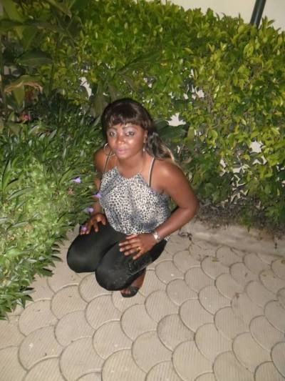 Gertrude 38 Jahre Urbaine  Kamerun