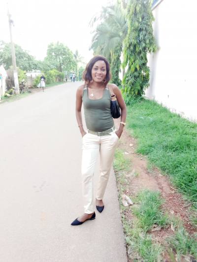 Lizzy 35 ans Centre Cameroun