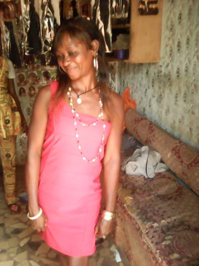 Josiane 43 Jahre Yaoundé Kamerun