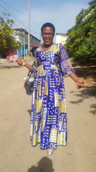 Josee 27 Jahre Abidjan  Elfenbeinküste