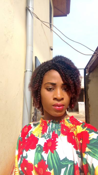 Ericka 34 Jahre Douala Kamerun