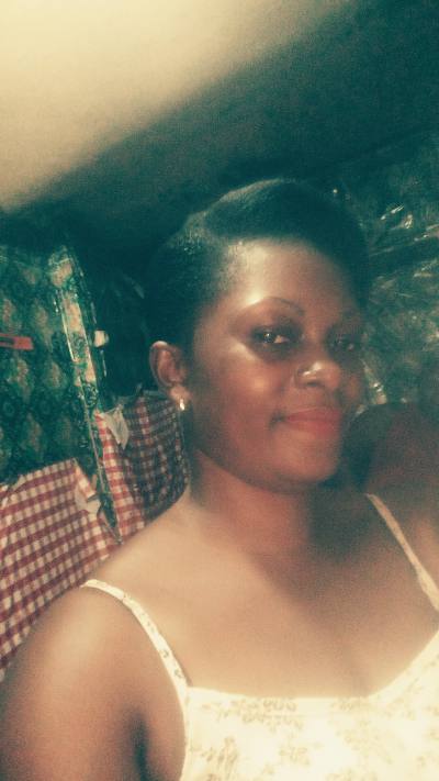 Sandrine 36 Jahre Douala Kamerun
