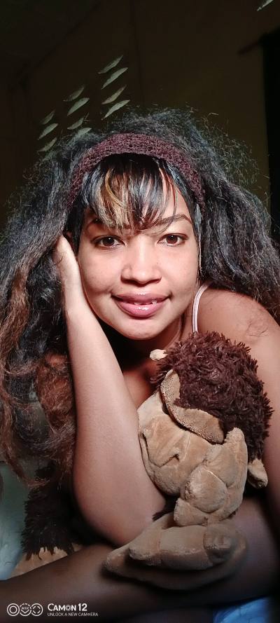 Jenny 33 ans Mahajanga Madagascar