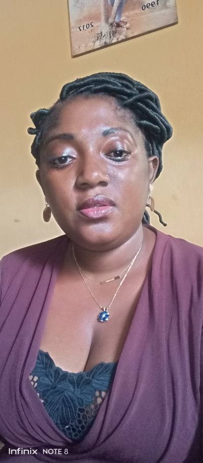 Aline 39 ans Yaoundé Cameroun