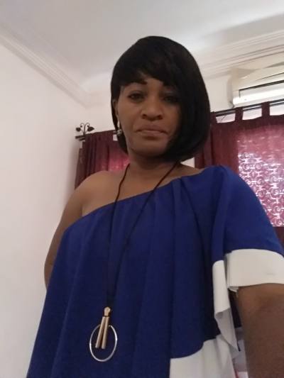 Mireille 42 Jahre Douala Kamerun