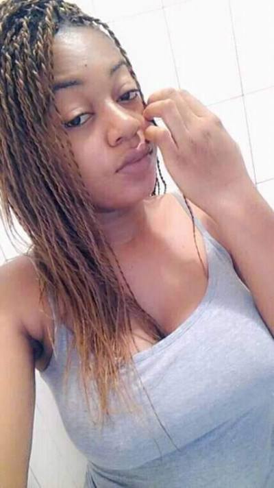 Gina 28 ans Yaoundé Cameroun