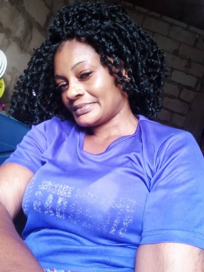 Samira 36 years Libreville Gabon