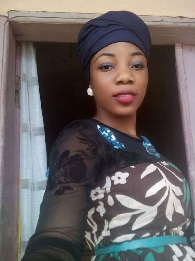 Christelle 31 Jahre Yaoundé  Kamerun