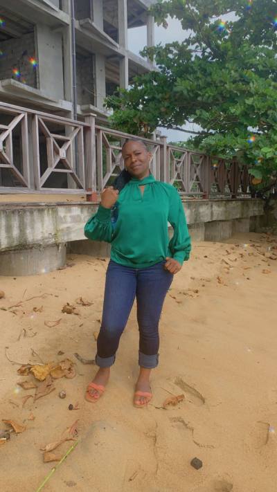Electra 31 years Yaoundé Cameroun