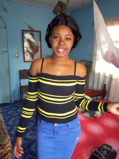 Maeva 29 ans Yaoundé  Cameroun