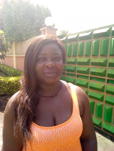 Doucemarina 44 ans Yaoundé Cameroun