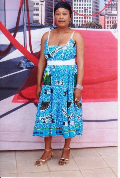 Estelle 44 ans Yaoundé4 Cameroun