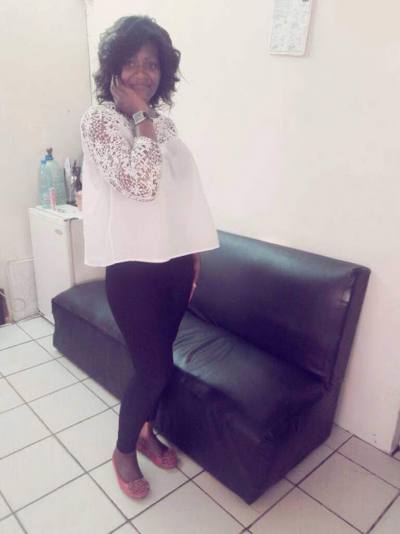 Armelle 37 ans Yaounde Cameroun